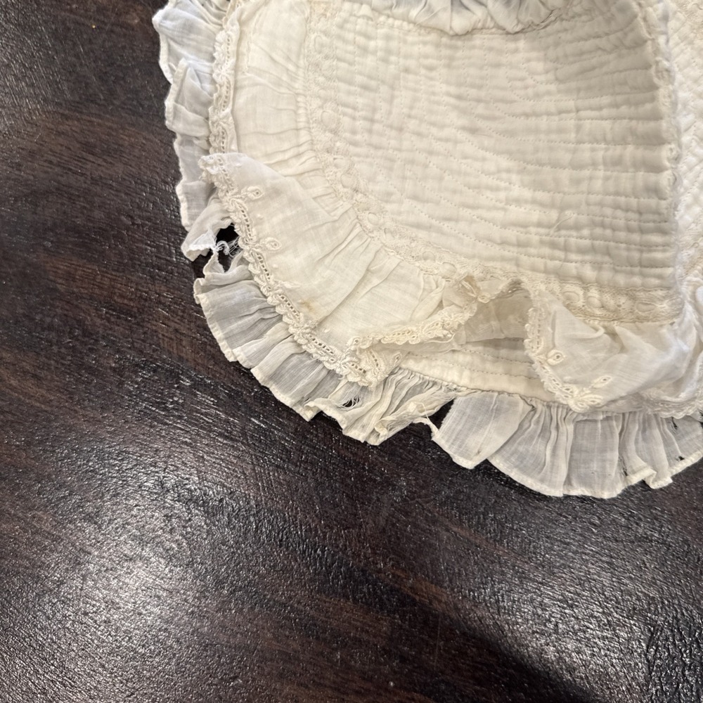 Vintage small child white bonnet see pics and description - Picture 5 of 7